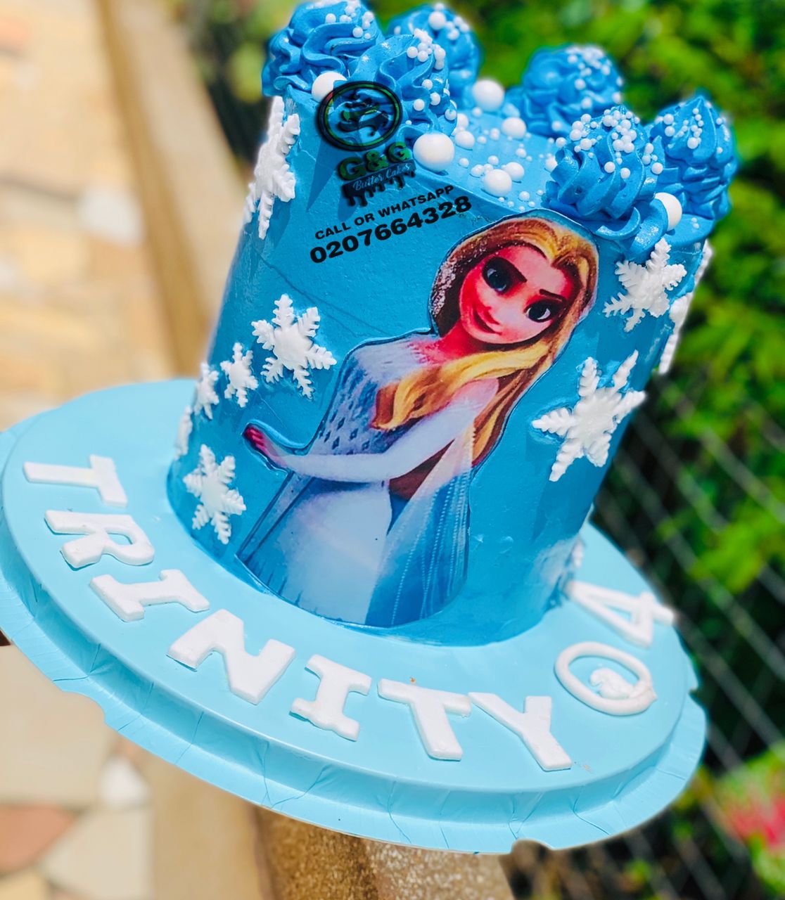Image of 8 INCHE FROZEN THEME CAKE 4 LAYERS AND 2 FLAVOURS