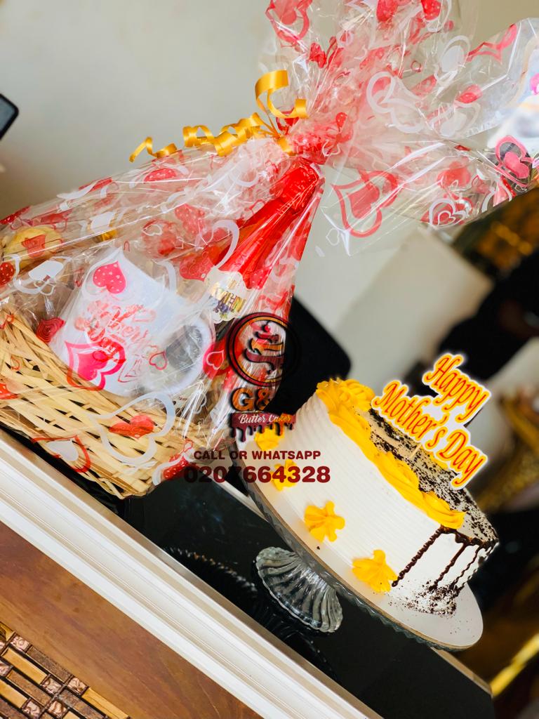 Image of MUMMY FULL PACKAGE 8 INCHES ROUND CAKE AND HAMPER WHICH INCLUDES WINE CHINCHIN BAKED CHIPS LOAF OF CAKE RING DONUT MUG