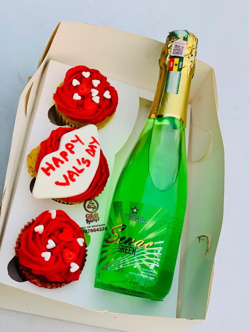 Image of 3 CUPCAKES / WINE / CHOCOLATE