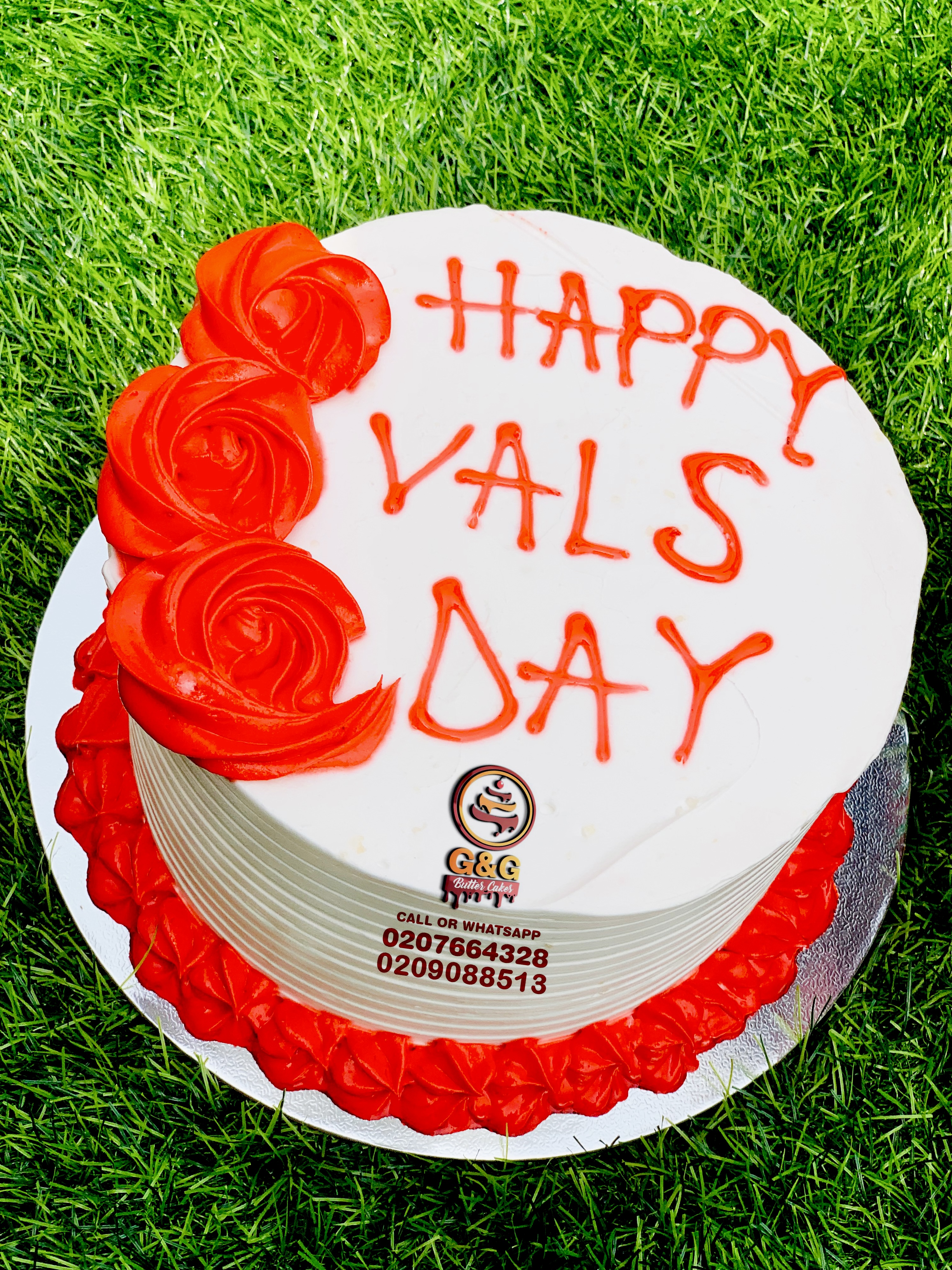 Image of 6 INCHES ROUND CAKE 2 FLAVOURS